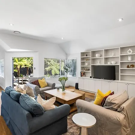 Kaleido Nook Enchanting 3Br Magic On Rugby Street